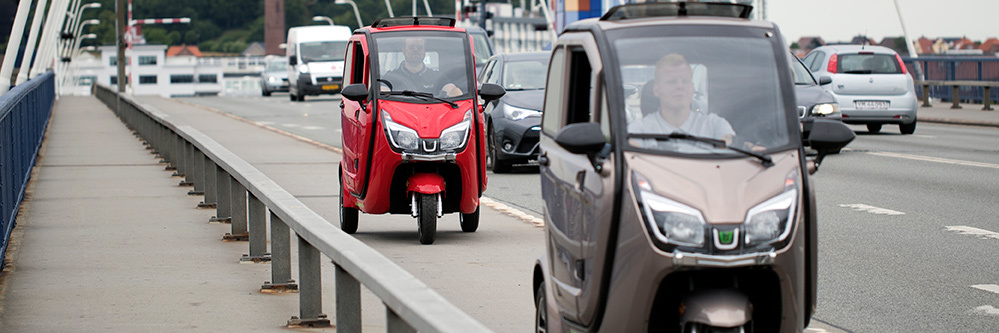 2 stk Bach Delux26 kører på en bro